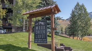 A sign for Wood Creek Lodge at Mt. Crested Butte, 400 Gotich Rd. - Easy Mountain - Mt Crested Butte (Crested Butte)