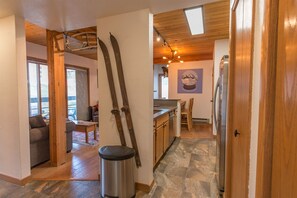 Interior - Easy Mountain - Mt Crested Butte (Crested Butte)