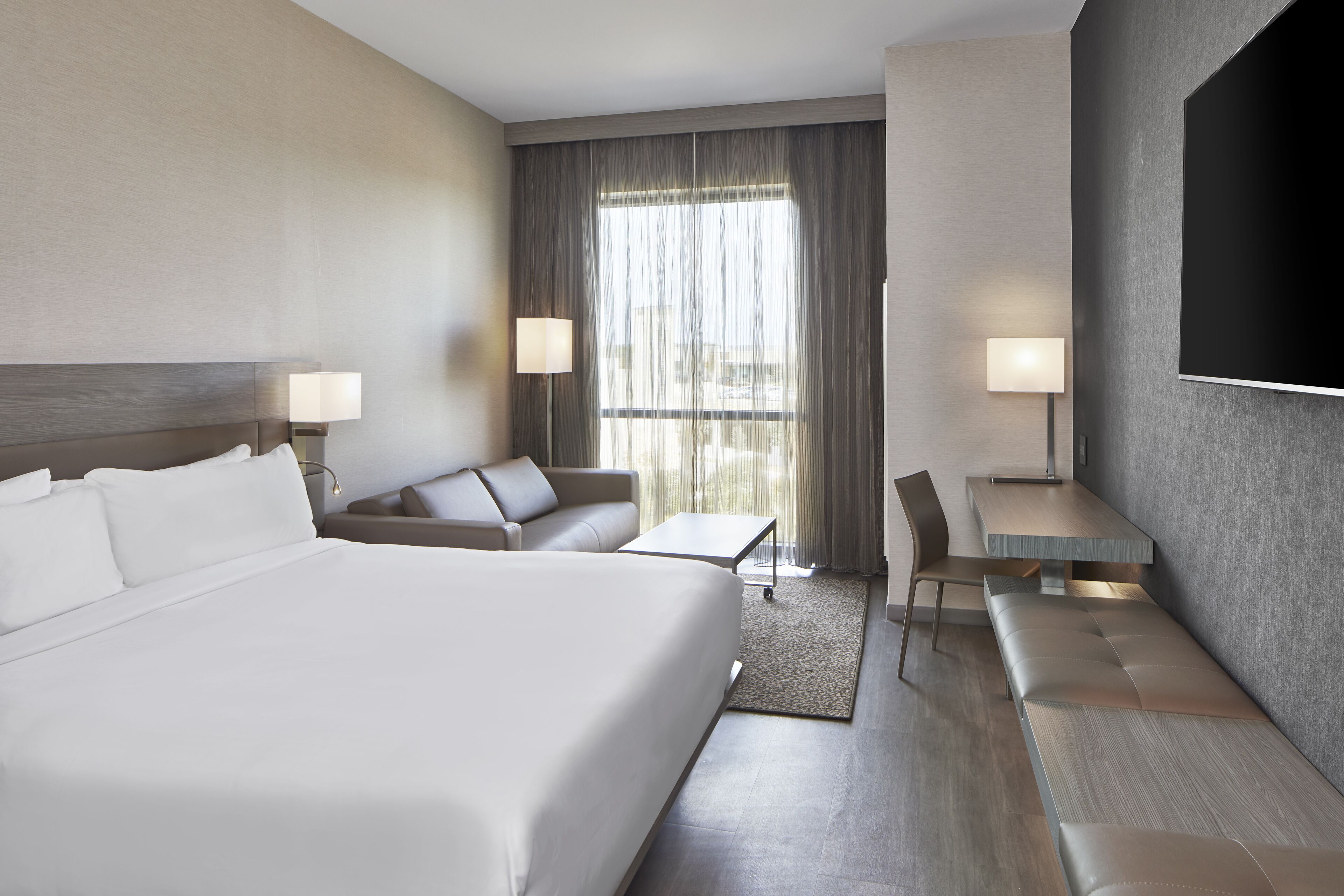 Peralatan tempat tidur premium, gebar bulu kapas, peti besi dalam bilik 
