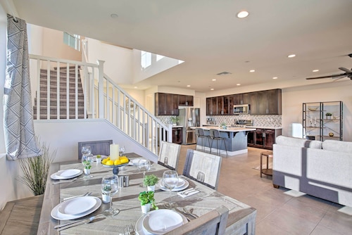 Lakefront Indio Villa: Private Pool & On-Site Golf