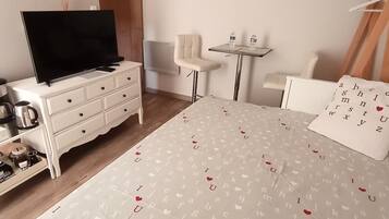 1 bedroom, free WiFi, bed sheets