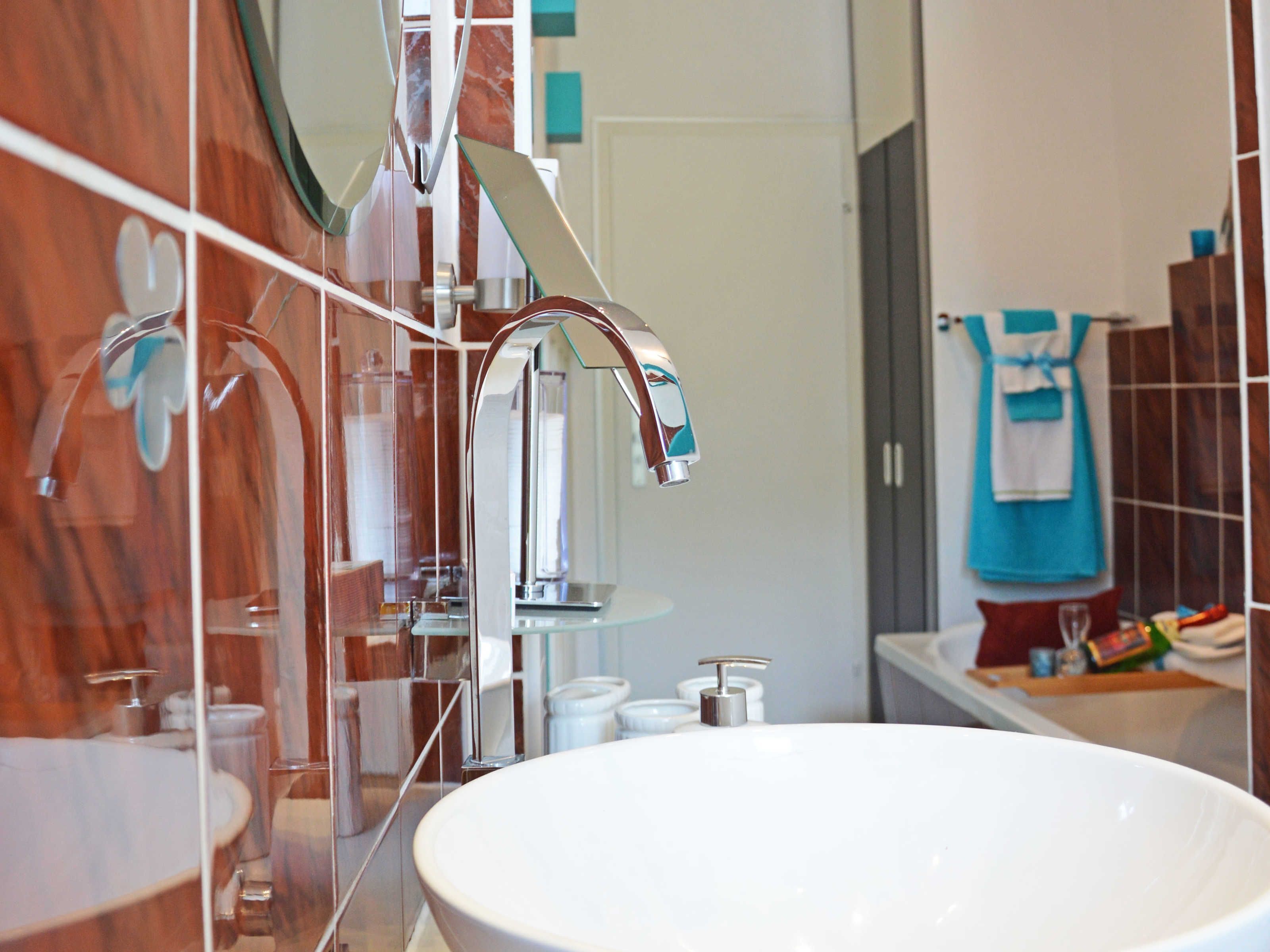 Doccia, asciugacapelli, asciugamani, sapone