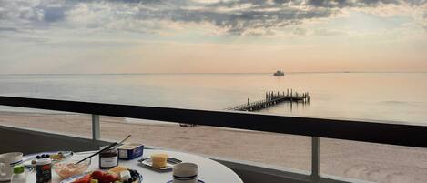 屋外ダイニングエリア