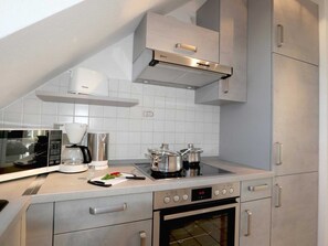 Kühlschrank, Mikrowelle, Ofen, Geschirrspüler