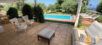 Wonderfull Villa with private pool on a sprawling coastal view