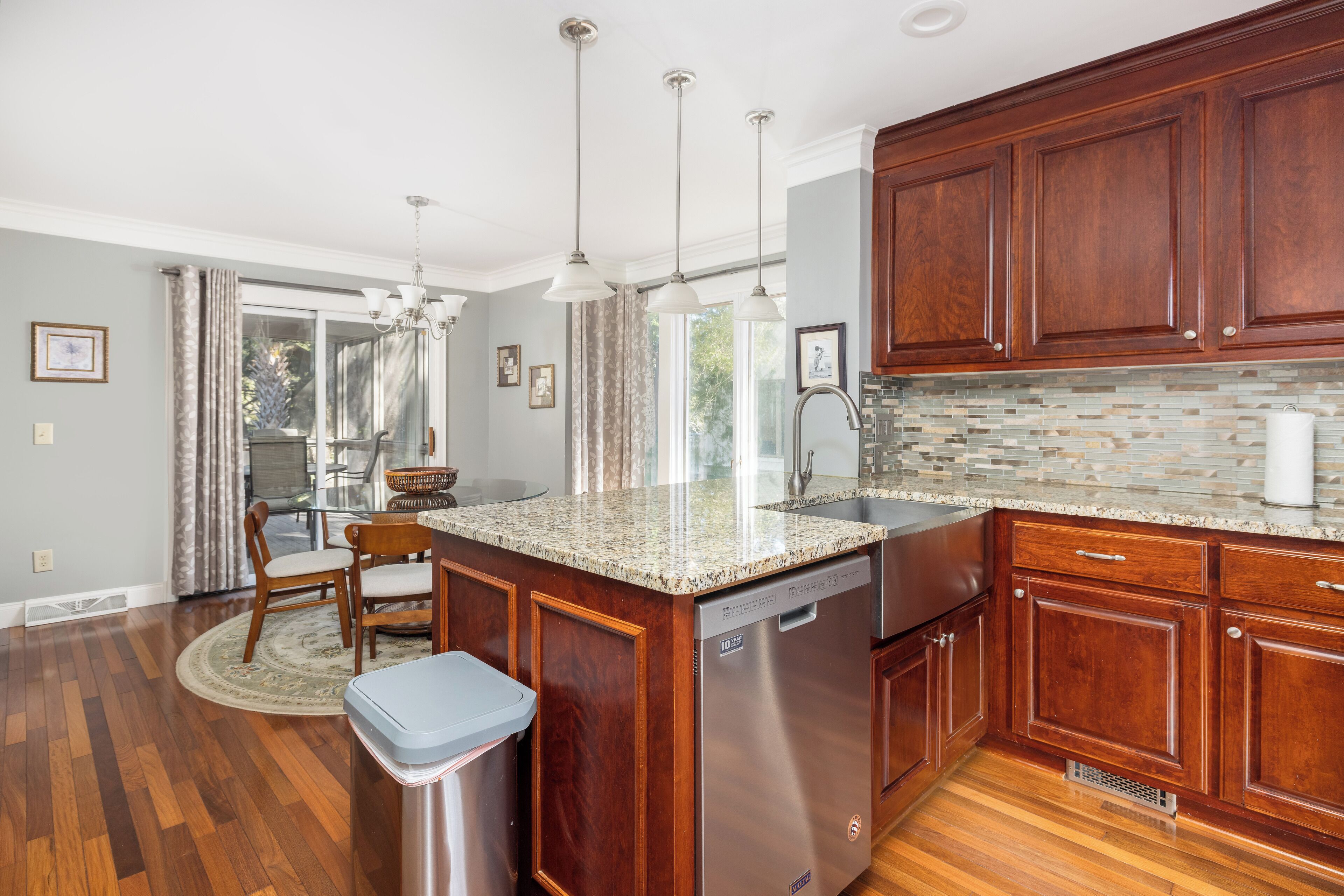 المنشأة من الداخل