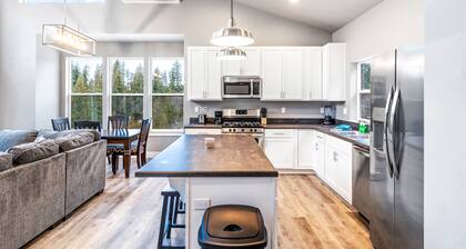 Secluded home with deck, grill, hot tub, fireplace, private beach, & W/D