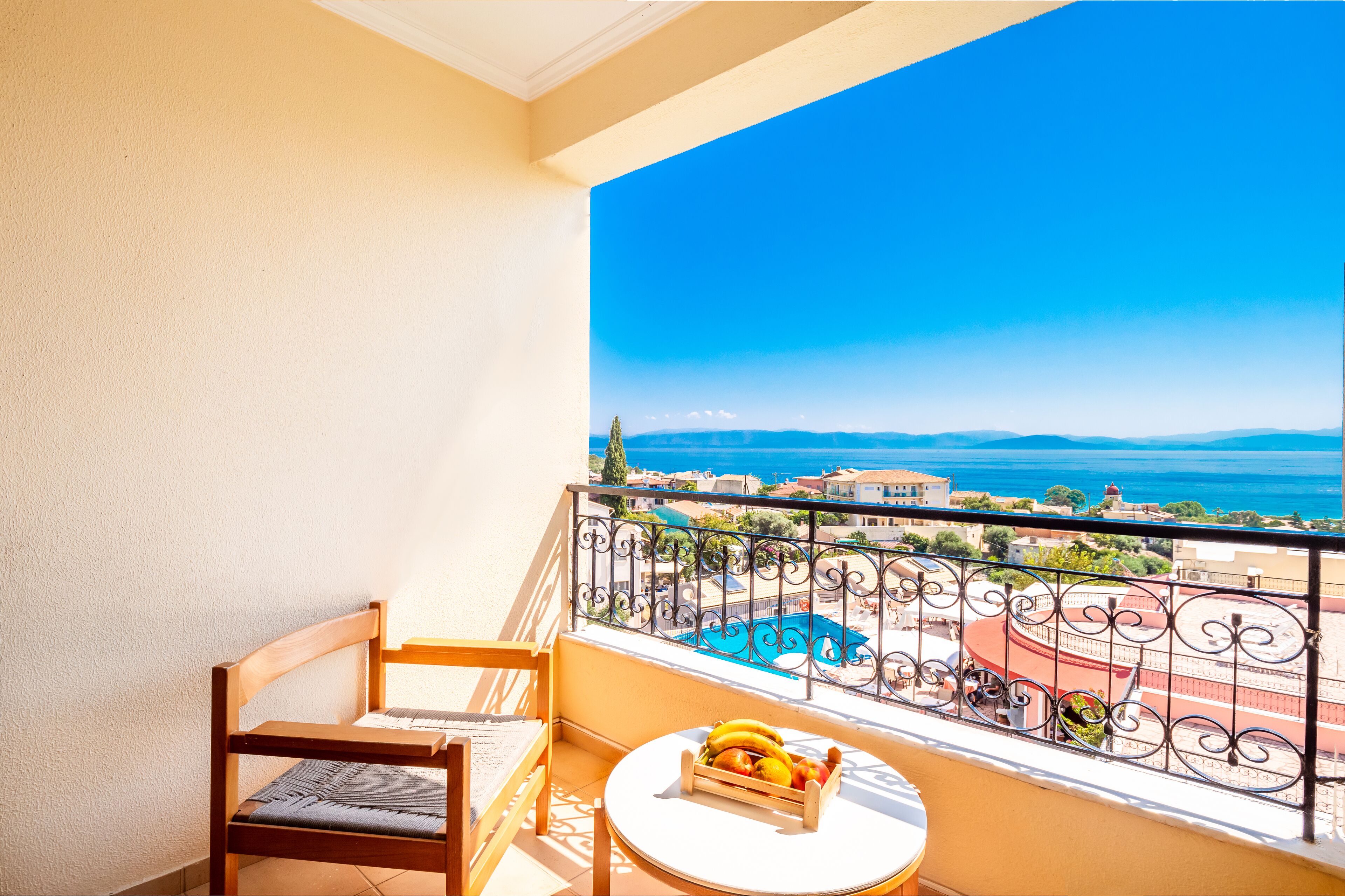 Sea View Comfort Studio with balcony | Utsikt fra rommet