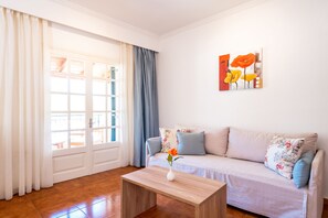 Premium Studio | Living area | 30-inch flat-screen TV with satellite channels, TV