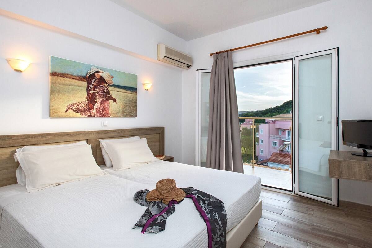 1 bedroom, in-room safe, individually decorated, desk