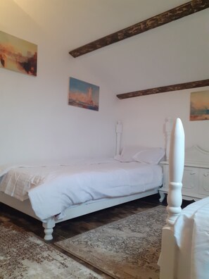 3 bedrooms, WiFi - Wine House (Urlați)