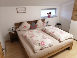 2 bedrooms, in-room safe, WiFi, bed sheets