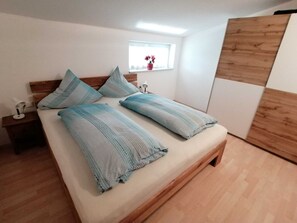 2 chambres, coffres-forts dans les chambres, Wi-Fi, draps fournis