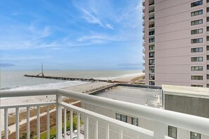 Property grounds - 7th floor ocean-view condo with balcony, W/D & AC - direct beach access (Myrtle Beach)