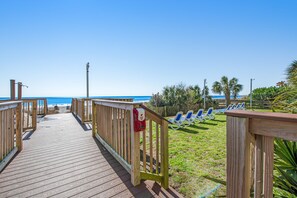 Property grounds - 7th floor ocean-view condo with balcony, W/D & AC - direct beach access (Myrtle Beach)