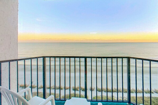 Property grounds - 2nd Floor Oceanfront Studio with Pool & Hot Tub - Dog & Snowbird-Friendly (Myrtle Beach)