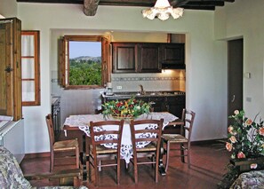 Dining - Lodging in central Tuscany,pool,children pool,Aircon,ideal for families, sleep 6 (Montaione)