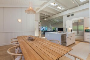 House, 3 Bedrooms | Private kitchen | Fridge, microwave, oven, dishwasher