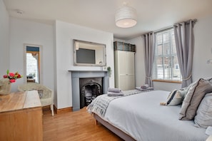 1 habitación, tabla de planchar con plancha, wifi gratis y ropa de cama