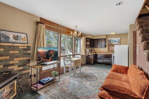 TV - Secluded Cabin | Close to Downtown Ouray | Couple's Retreat | STR2025-068 (Ridgway)