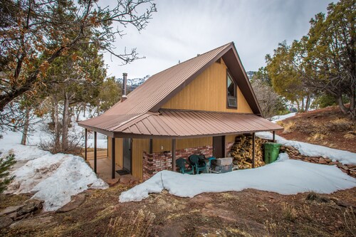 Secluded Cabin | Close to Downtown Ouray | Couple's Retreat | STR2025-068