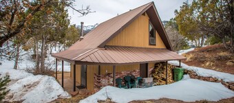 Secluded Cabin | Close to Downtown Ouray | Couple's Retreat | STR2025-068