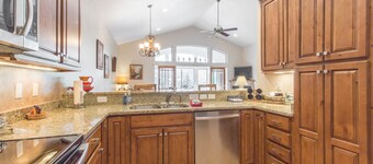 Walk to Downtown - Across from Ouray Hot Springs - Townhome with Balcony