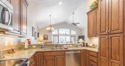 Walk to Downtown - Across from Ouray Hot Springs - Townhome with Balcony