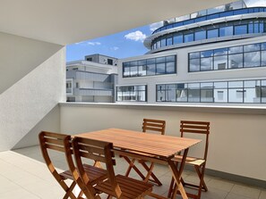 Outdoor dining - #AV | The Ladybug 🐞| Terrace |Tout équipé (Meylan)