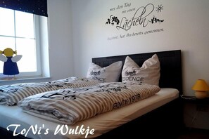 3 habitaciones, tabla de planchar con plancha y cuna de viaje