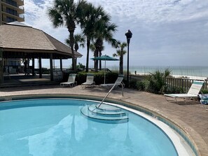 室外游泳池，恒温泳池