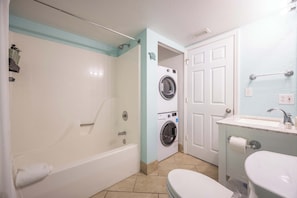 Bathtub, hair dryer, towels - The Tortuga at Sunrise Suites - Balcony & Pool (Key West)