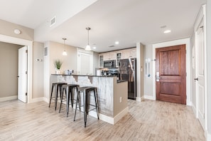 Horno, parrilla de estufa, lavavajillas y tostadora