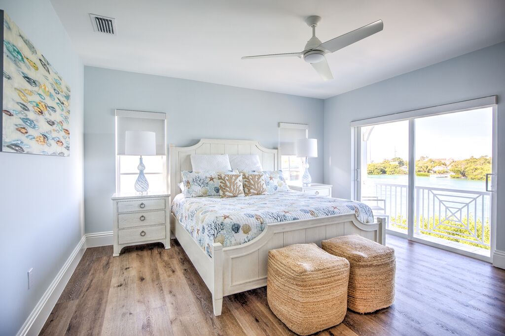 Stunning **Bright** Direct Waterfront 5/4 Home! Private Pool, Hot Tub & Dock! - Marathon