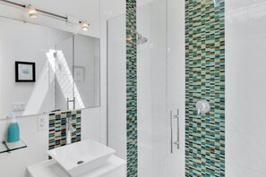 Shower, hair dryer, towels