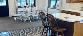 Stay in the heart of Amish country. Close to many popular attractions,