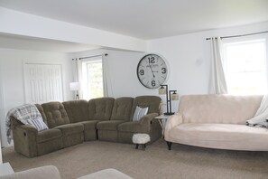 Smart TV, books - Stay in the heart of Amish country. Close to many popular attractions, (Leola)