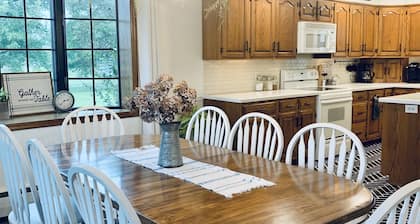 Stay in the heart of Amish country. Close to many popular attractions,