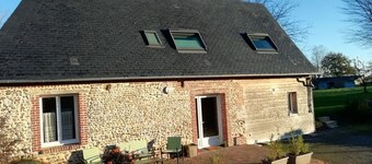 Comfortable farm cottage 10 minutes from the sea