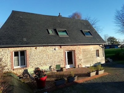 Comfortable farm cottage 10 minutes from the sea