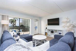 テレビ、DVD プレーヤー