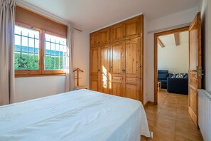 3 Schlafzimmer, Bügeleisen/Bügelbrett