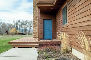 Exterior detail - Large House, Hot Tub, and Views (Victor)