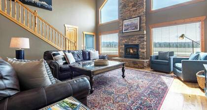 Large House, Hot Tub, and Views