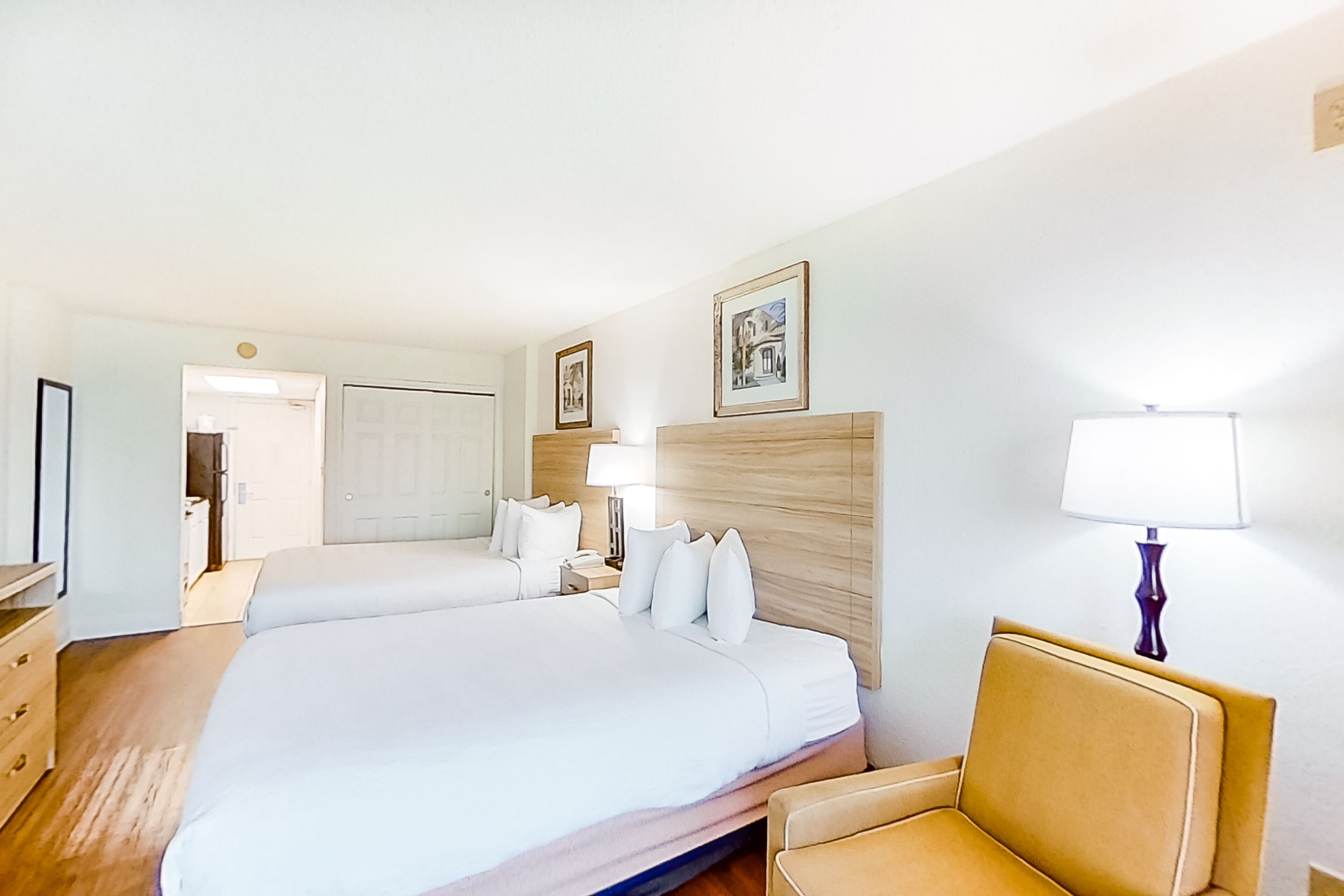 10th Floor Oceanfront Snowbird Friendly Studio w/ AC, Shared Pool/Hot Tub, WiFi