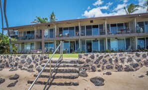 Exterior - Amazing steps to the OCEAN experience! (Lahaina)