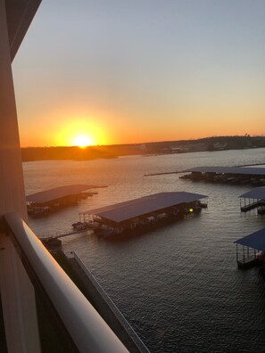 Property grounds - 3 Bedroom 2 Bath Lands End Condo, mm 19. Next to pool. Best complex at the Lake! (Osage Beach)