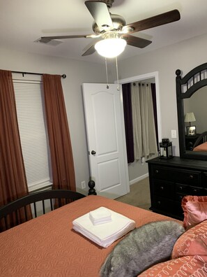 2 bedrooms, iron/ironing board, free WiFi, bed sheets