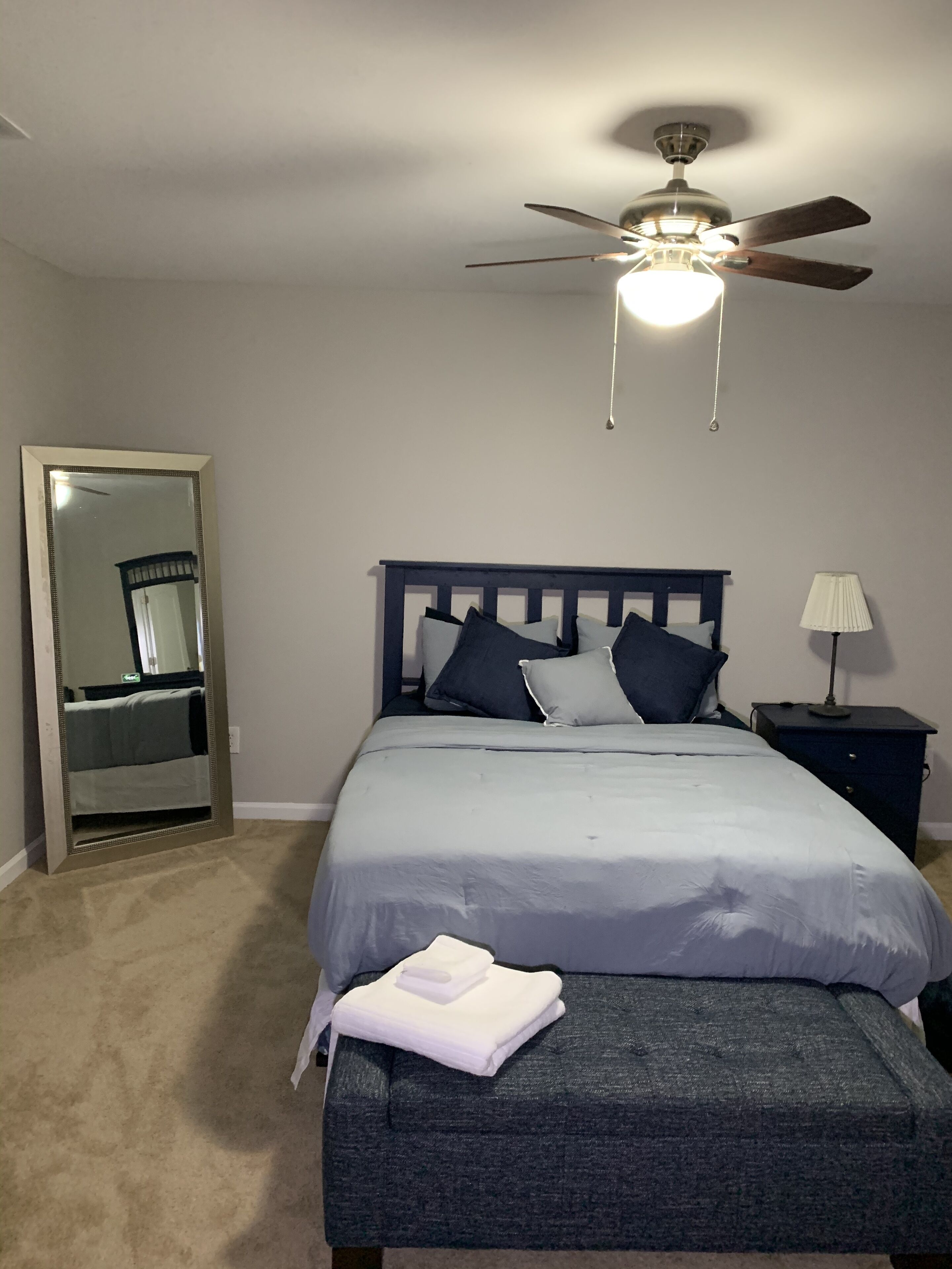 2 chambres, fer et planche à repasser, accès au Wi-Fi (inclus)