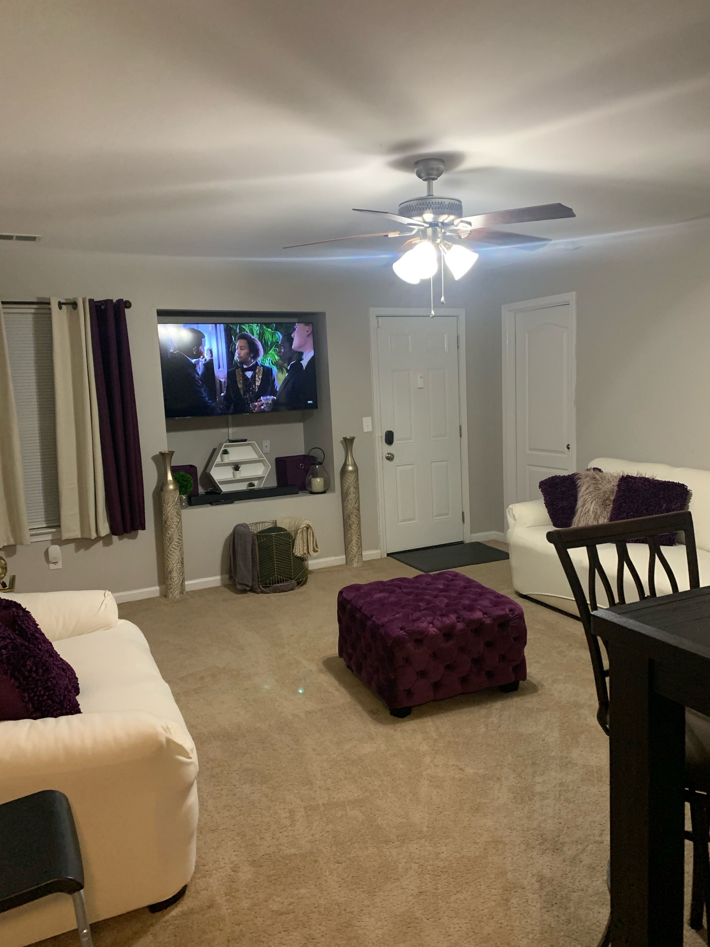 Téléviseur, sélection de musique, sélection de films, chaîne audio